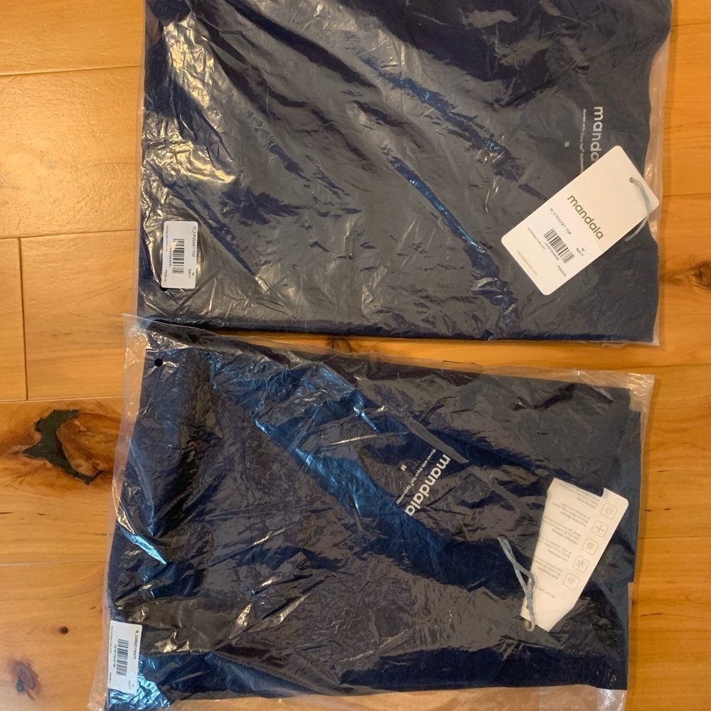 Mens mandala navy scrub set NWT in package